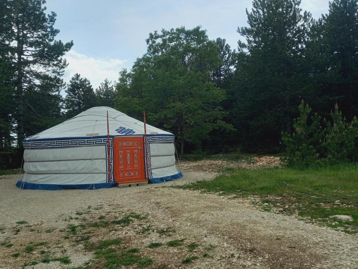 A Ventoux Yourte Monieux Exterior photo
