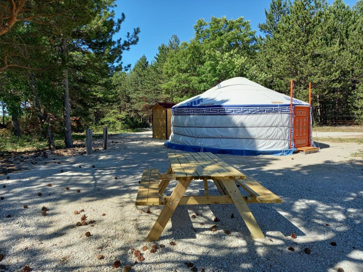 A Ventoux Yourte Monieux Exterior photo